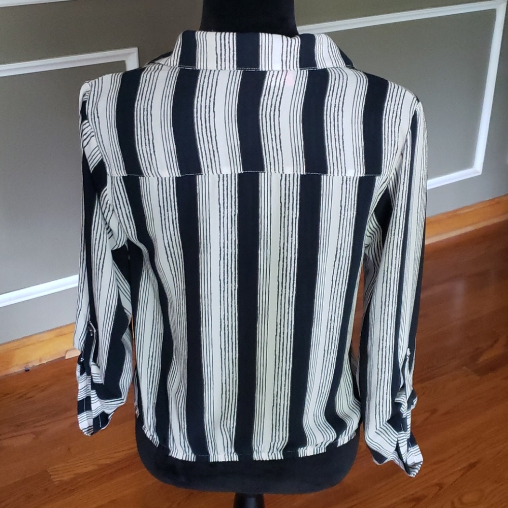 No Boundaries Blouse Size Medium - Picture 5 of 9